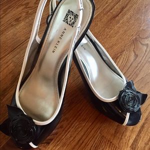 Anne Klein peep toe pump